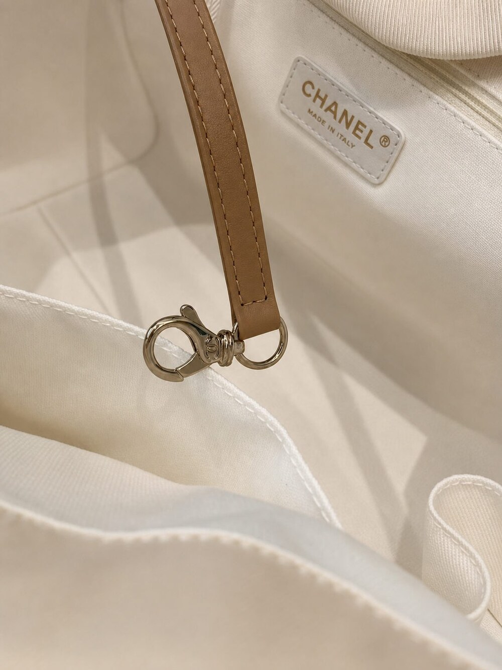 Chanel Medium Deauville Carryall Crafted in White Canvas - Picture 5 of 9